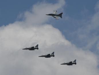 Guerra Ucraina-Russia, Mosca: “F-16 saranno considerati obiettivi legittimi”