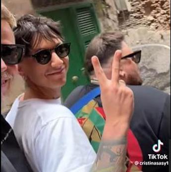 In tre senza casco su scooter a Napoli, Borelli: “In sella Ultimo, chieda scusa” – Video