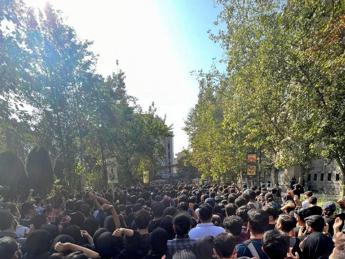Iran, impiccati tre uomini arrestati durante proteste per Mahsa