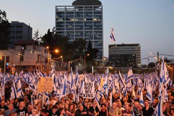 Israele, continua mobilitazione: migliaia in piazza contro riforma giustizia