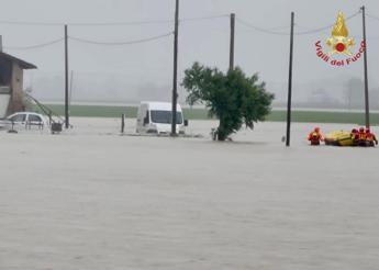 Maltempo, Faenza sott’acqua: residenti soccorsi con i gommoni- Video