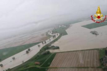 Maltempo, emergenza in Emilia Romagna: fiumi esondati, famiglie evacuate