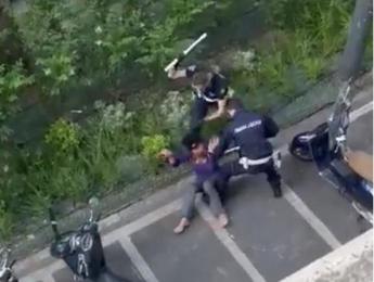 Manganellata dai vigili a Milano, senza denuncia l’inchiesta si ferma