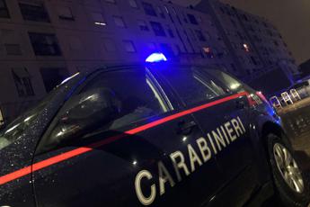 Milano, 51enne precipita da settimo piano e muore: in casa trovato altro cadavere