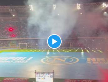 Napoli campione, stadio Maradona esplode per gol scudetto di Osimhen – Video