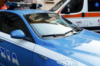 Napoli, trovato morto in casa con grosso taglio all’addome