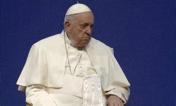 Natalità, Papa Francesco: “Affitti proibitivi, cultura nemica della famiglia”