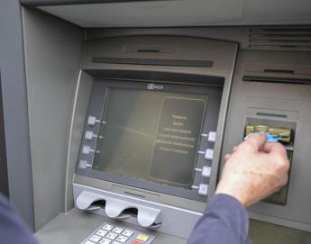 Padova, bancomat ‘regala’ banconote da 50 euro al posto di quelle da 20: cosa è successo