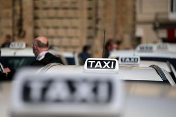 Roma, Gualtieri presenta il ‘pacchetto taxi’