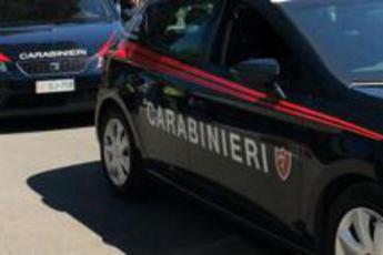 Roma, gli rompono finestrino del Suv: scende e spara. Nessun ferito