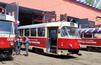 Russia, Putin fa ripartire il tram a Mariupol – Video