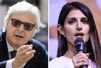 Sgarbi a processo per diffamazione contro Raggi, ex sindaca sarà parte civile