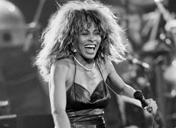 Tina Turner e la love story con Aragozzini: “Anni d’amore bellissimi”