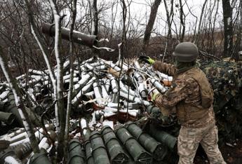 Ucraina, Ue stanzia 500 milioni per aumentare produzione munizioni