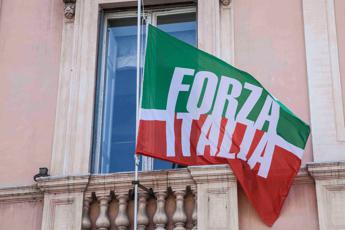 Forza Italia, messaggio a Salvini: “Noi incompatibili con alleati Lega in Europa”