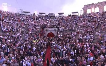 L’Arena di Verona festeggia 100 anni con l’Aida, standing ovation per Sophia Loren – Video