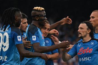 Napoli-Sampdoria 2-0, gol di Osimhen e Simeone per festa scudetto