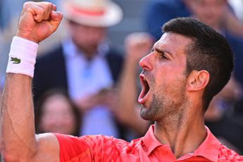 Roland Garros, Djokovic vola in semifinale: battuto Khachanov