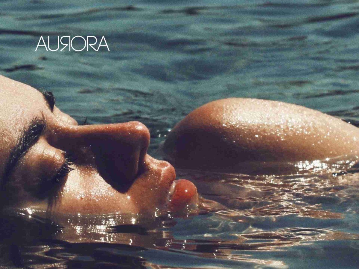 “Sale” è il nuovo singolo di AURORA