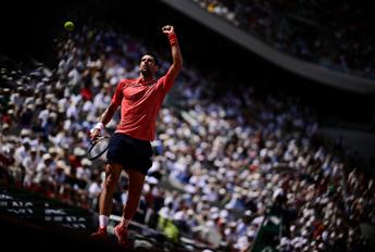 Tennis, ranking Atp: Djokovic scavalca Alcaraz e torna numero 1