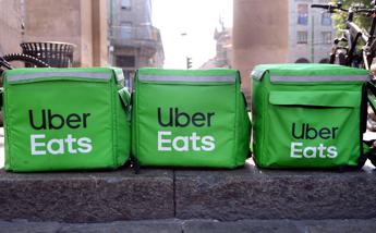 Uber Eats lascia l’Italia, addio food delivery