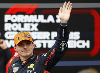 F1 Gp Austria, Verstappen trionfa nella gara sprint davanti a Perez e Sainz