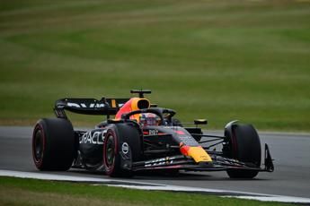 F1 Gp Silverstone, Verstappen in pole e Ferrari insegue