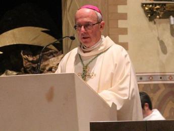 Funerale fratellini Foggia, appello dell’arcivescovo: “Nuova casa per la famiglia”