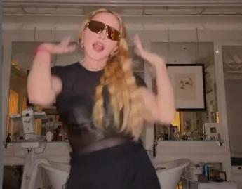 Madonna festeggia ballando il 40° anniversario del primo album – Video