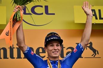 Tour de France 2023, Philipsen vince 11esima tappa: Vingegaard maglia gialla