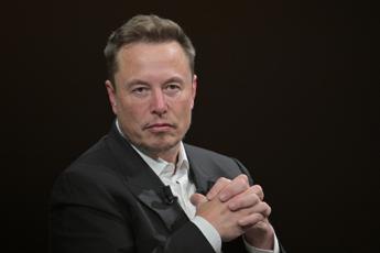 Twitter, Elon Musk dice addio all’uccellino e annuncia nuovo logo