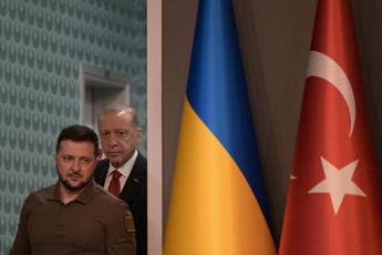 Ucraina, Erdogan incontra Zelensky: “Kiev merita adesione alla Nato”