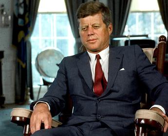 Ucraina, Kennedy intervistato grazie all’Ia: “Tratterei la pace con Putin”