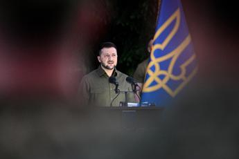 Ucraina, Zelensky: “Il mondo crede in noi, è ispirato dai nostri eroi”