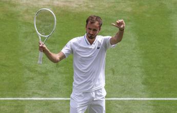 Wimbledon 2023, Medvedev in semifinale: Eubanks battuto in 5 set