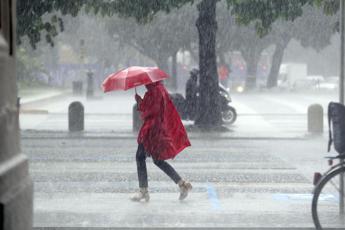 Allerta meteo per temporali oggi a Genova, mercati chiusi: scuole aperte