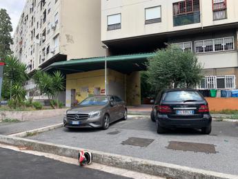 Attentato don Coluccia, il giorno dopo a Tor Bella Monaca spacciatori sui muretti e in strada