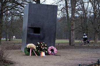 Berlino, vandalizzato memoriale per vittime gay del nazismo
