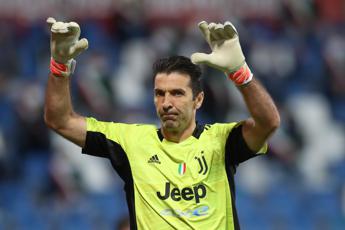 Buffon si ritira, il saluto della Juve: “Oggi finisce un’era”