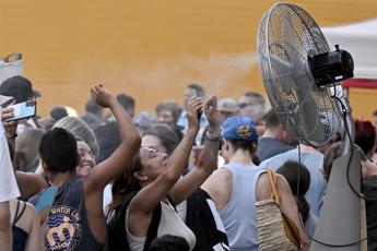 Caldo in Italia, oggi bollino rosso in una sola città