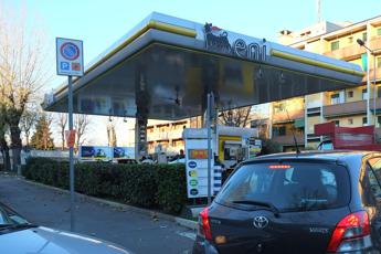 Carburanti, controlli Gdf su trasparenza prezzi: riscontrate 240 irregolarità