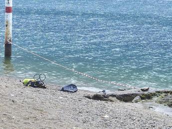 Como, turista americano di 52 anni cade nel lago e muore