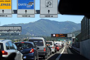 Esodo estivo al via, sabato da bollino nero: traffico intenso su strade e autostrade