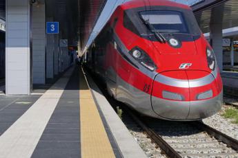 “Estranei in galleria”, interrotta la linea AV tra Bologna e Firenze
