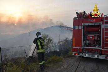 Incendi Sicilia, allarme diossina a Palermo