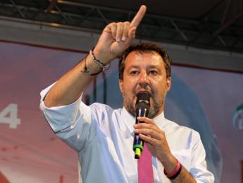 Migranti, Salvini: “Sbarchi Lampedusa sono atto di guerra, c’è una regia”
