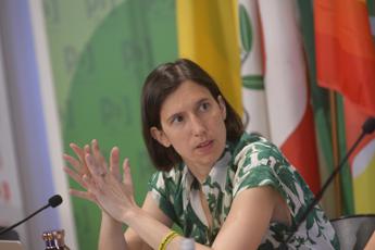 Migranti, Schlein: “Decreto governo Meloni costituisce reato di solidarietà”