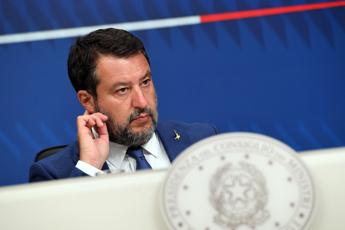 Sciopero trasporto pubblico, Salvini firma precettazione: protesta ridotta a 4 ore