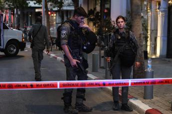 Sparatoria Tel Aviv, un morto. Ucciso anche il killer: “Era terrorista”