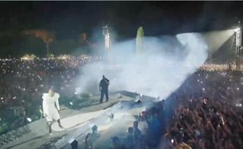 Travis Scott, sul palco del concerto al Circo Massimo di Roma anche Kanye West – Video